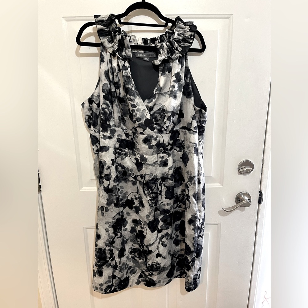 Silky and sexy sleeveless  plus size Donna Ricco New York dress